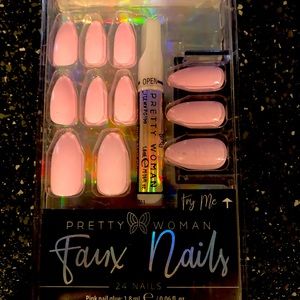 Pretty Woman Faux Nails